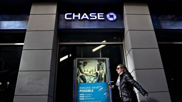 Banks Bounce, but Rates Still Exert Gravitational Pull