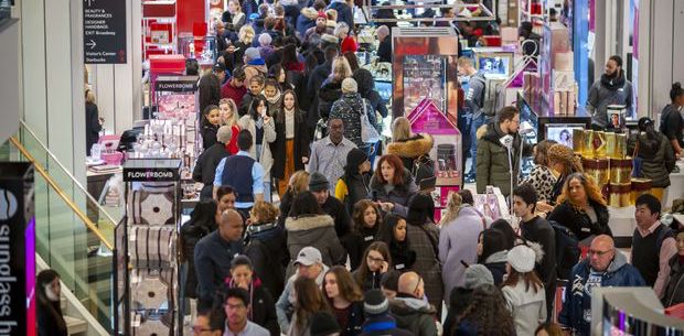 Thanksgiving Weekend Shoppers Boosted Spending by 16%